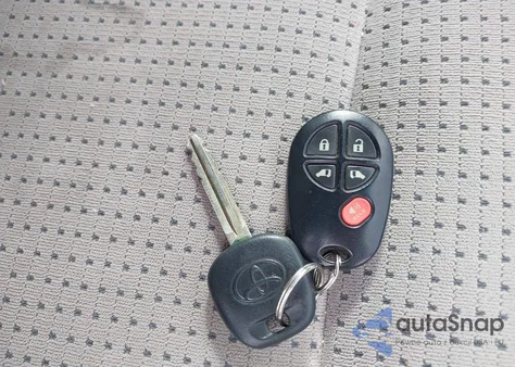 2010 Toyota Sienna Le from USA, damaged, VIN 5TDKK4CC9AS302868